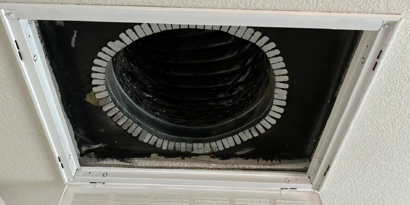Opening of air duct vent on the ceiling